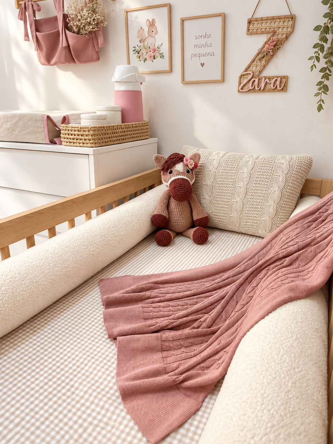 kit-berco-para-quarto-de-bebe-rolos-boucle-manta-rose
