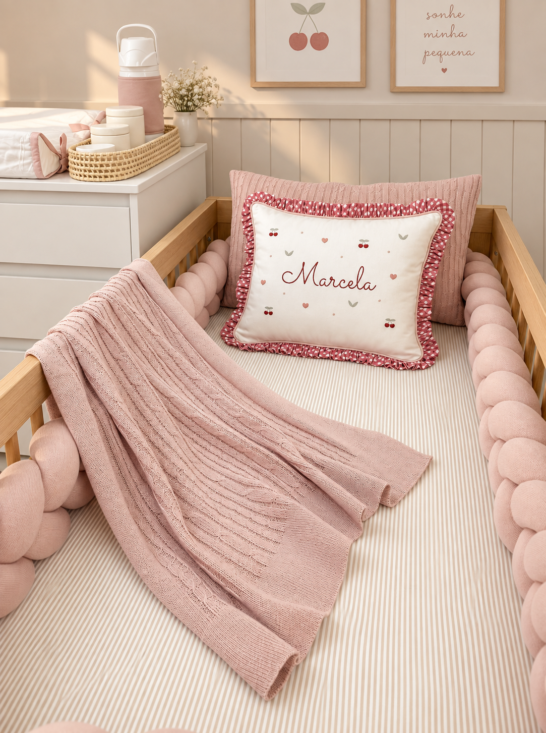 kit-berco-para-quarto-de-bebe-rosa-cerejas-personalizado