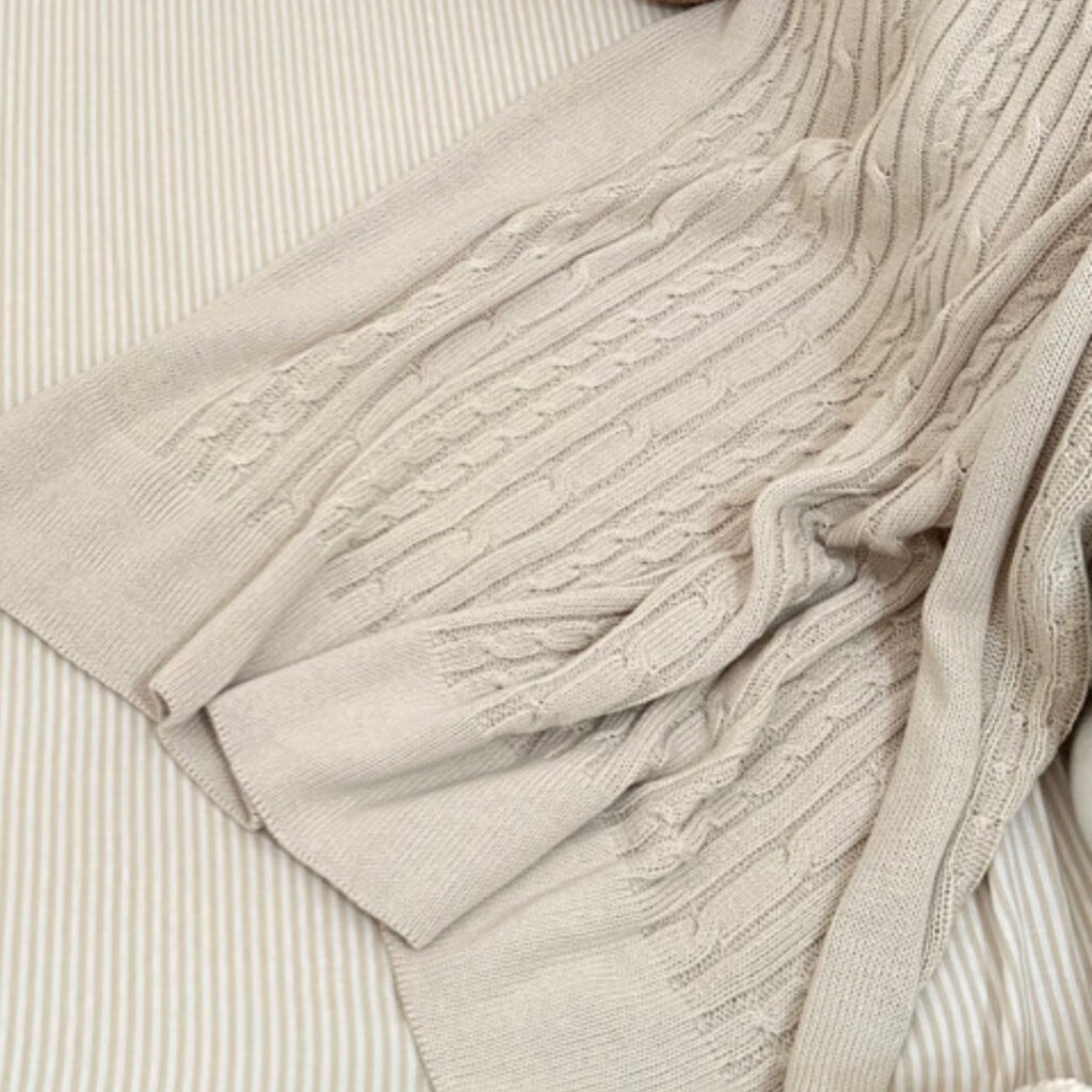 Mantinha de tricot bege