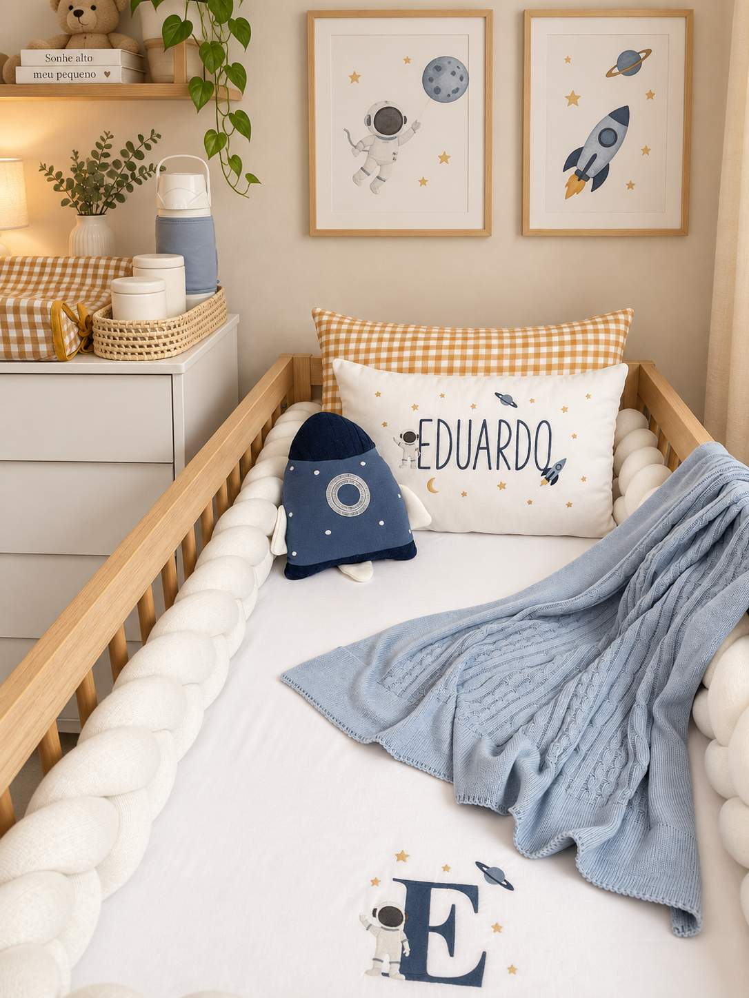 kit-berco-para-quarto-de-bebe-menino-personalizado-astronauta-elegante